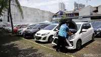 Pada 3 bulan pertama, (Maret-Mei), PPnBM mobil baru akan dibebaskan dengan skema ditanggung pemerintah (DTP), periode Juni-Agustus diskon 50% dari tarif normal, dan September-Desember diskon 25% dari tarif normal.