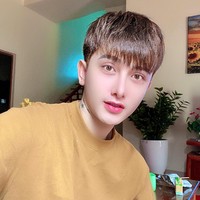 Do Quyen, pria asal Vietnam, terpaksa operasi plastik setelah berkali-kali ditolak perusahaan saat melamar kerja karena penampilannya. Foto: Facebook/Do Quyen