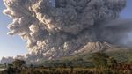 Gunung Sinabung Erupsi, Abu Membumbung Tinggi