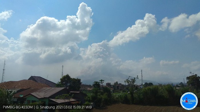 Erupsi Gunung Sinabung sore ini (dok. situs Magma Indonesia ESDM)