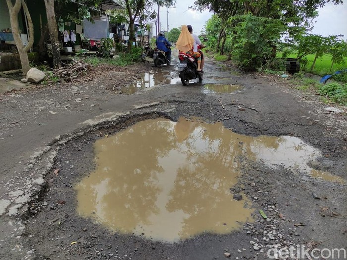 jalan lubang di sidoarjo