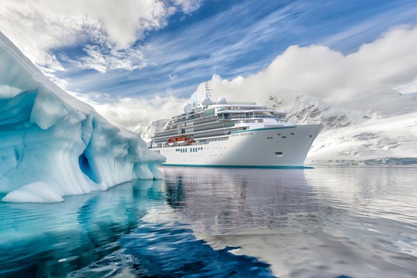 Skor maksimum yang bisa diperoleh perusahaan pelayaran adalah 4511, yang kemudian diterjemahkan menjadi sebuah persentase dari angka 100. Crystal Cruises memiliki persentase 77,8%, melakukan pelayaran ke 818 lokasi berbeda dan menawarkan 2.000 kunjungan berbeda (Foto: Crystal Cruises) Skor maksimum yang bisa diperoleh perusahaan pelayaran adalah 4511, yang kemudian diterjemahkan menjadi sebuah persentase dari angka 100. Crystal Cruises memiliki persentase 77,8%, melakukan pelayaran ke 818 lokasi berbeda dan menawarkan 2.000 kunjungan berbeda (Foto: Crystal Cruises)