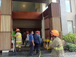 Gudang Toko Kue Kartika Sari di Bandung Terbakar