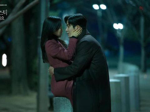 Kemesraan Rowoon dan Won Jin Ah Kemesraan Rowoon dan Won Jin Ah di drama Korea She Would Never Know