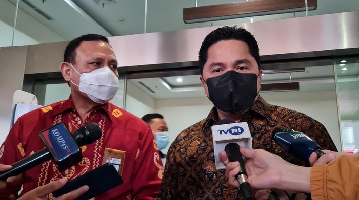 Ketua KPK Firli Bahuri dan Menteri BUMN Erick Thohir Foto: Farih/detikcom)