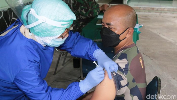 Kodim 0504 Jakarta Selatan gelar vaksinasi COVID-19 (Kadek/detikcom)
