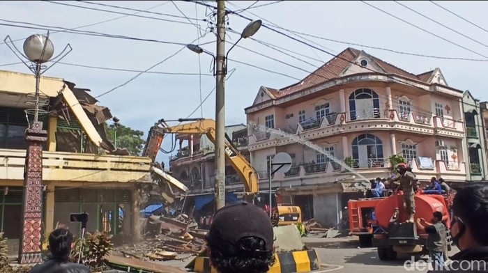 Kompleks pertokoan Rantepao di Toraja Utara.