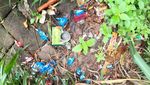 Parah! Trotoar di Perbatasan Tangsel-DKI Ini Dipenuhi Tanaman Liar-Sampah