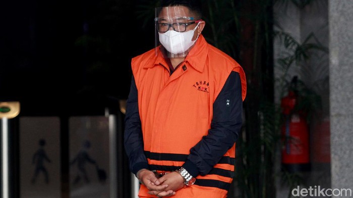 Lagi, Tersangka Kasus Suap Ekspor Benur Diperiksa KPK Tersangka kasus suap ekspor benur, Safri, diperiksa KPK. Ia diperiksa terkait kasus suap yang jerat dirinya dan eks Menteri KKP Edhy Prabowo sebagai tersangka.