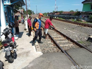 Detik-detik Anggota DPRD Kendal Tewas Tertabrak KA Saat Gowes