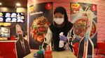 Makan di Restoran Ini Ditemani Foto Tokoh Dunia
