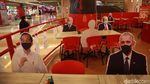 Makan di Restoran Ini Ditemani Foto Tokoh Dunia