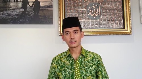 Presiden Joko Widodo (Jokowi) mencabut lampiran Perpres Nomor 10 Tahun 2021 terkait investasi, produksi, distribusi, hingga usaha miras. Majelis Ulama Indonesia (MUI) menilai miras bertentangan dengan prinsip kehidupan berbangsa dan bernegara.