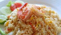 Udang kering alias ebi juga enak dibuat nasi goreng ebi. Gurih renyah udang membuat aroma nasi goreng lebih sedap dan rasanya juga gurih mantap. Resepnya bisa dilihat di sini! Foto: Getty Images