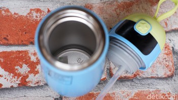 Botol pintar ini dapat menampung 400ml air, berbahan food-grade 316 stainless steel yang tahan korosi, tahan oksidasi, tidak berbau, aman digunakan untuk anak-anak Foto: Adi Fida Rahman/detikINET