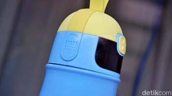 Lewat speaker ini suara yang dikeluarkan meliputi pengingat untuk meminum cukup air, peringatan ketika suhu air panas, musik, ilmu pengetahuan umum, tebak-tebakan, dan kalimat character building untuk menciptakan kebiasaan baik sejak dini. Foto: Adi Fida Rahman/detikINET