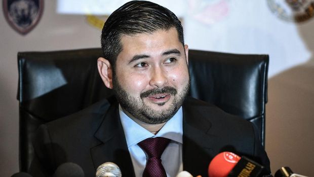 Newly appointed President for the Football Association of Malaysia (FAM) Tunku Ismail Sultan Ibrahim speaks during a press conference before the FAM annual congress meeting in Kuala Lumpur on March 25, 2017. (Photo by Mohd RASFAN / AFP)