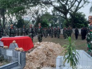 Penghormatan Terakhir ke Kopda Dedi yang Gugur dalam Baku Tembak di Poso