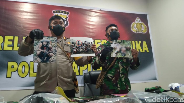 Polres Mimika jumpa pers soal baku tembak TNI-Polri dengan KKB di Mile 53 (Saiman/detikcom)