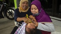 Meski sering membuat anak menangis, tapi para orang tua nampak tidak kapok dan tetap menjadikan cekok jamu sebagai alternatif saat anaknya susah makan. Sebab, tradisi ini diyakini ampuh mengembalikan dan menambah nafsu makan anak.