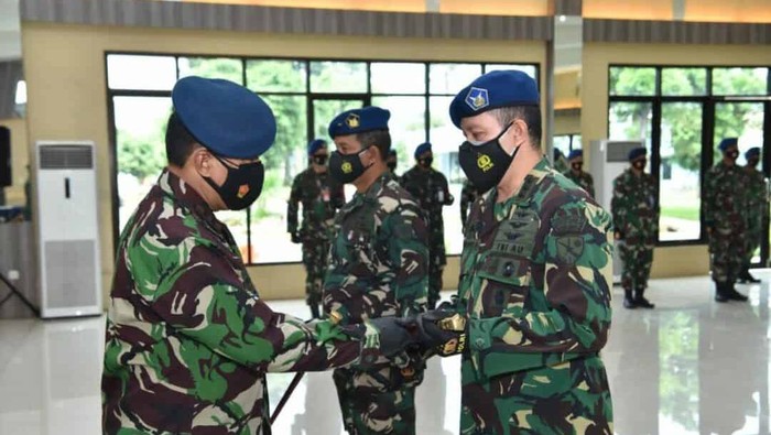 Serah terima jabatan Danlanud Halim Perdanakusuma dari Marsma TNI Purwoko Aji Prabowo ke Kolonel Pnb Bambang Gunarto