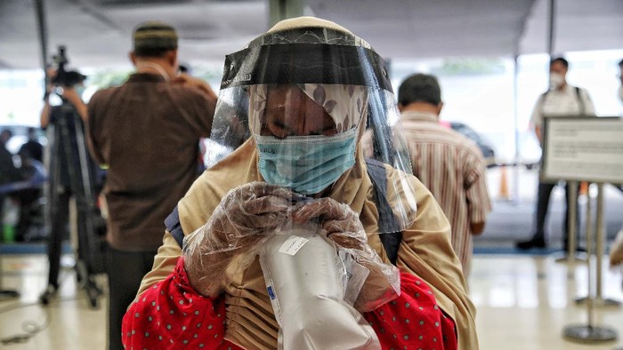 Setahun Corona di Indonesia dan Ragam Inovasi untuk Tangani Pandemi Setahun sudah pandemi COVID-19 melanda Indonesia. Berbagai produk inovasi telah dikembangkan untuk menangani virus Corona.