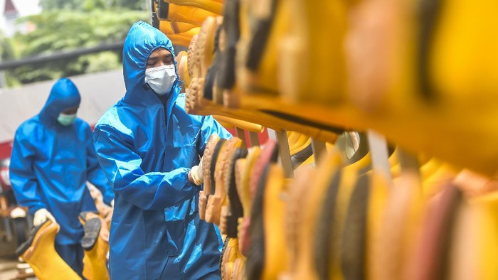 Setahun Corona, Wisma Atlet Jadi Saksi Kerja Keras RI Atasi Pandemi Setahun sudah virus Corona merebak di Indonesia. Upaya mengatasi pandemi pun dilakukan salah satunya alih fungsi Wisma Atlet jadi Rumah Sakit Darurat COVID-19.