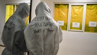 Tepat setahun Corona, pasien kasus 01 virus Corona, Sita Tyasutami, mengungkap kabar terkininya. Meskipun sudah setahun berlalu, Sita Tyasutami mengaku bahwa ia masih kerap mendapat hujatan. Bahkan hujatan itu lagi-lagi ia terima tepat setahun Corona. ANTARA FOTO/MUHAMMAD ADIMAJA  