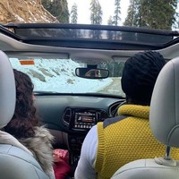 Hubungan Shaheer dan Ruchikaa sempat menjadi perbincangan kerena keduanya diketahui menganut agama yang berbeda. Shaheer adalah pemeluk agama Islam, sedangkan Ruchikaa merupakan penganut Hindu. Foto: Instagram/@ruchikaakapoor