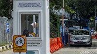 Pemberlakuan uji coba pemberian insentif biaya parkir untuk kendaraan yang telah lulus uji emisi itu terkait dengan Peraturan Gubernur No. 66 Tahun 2020 tentang uji emisi gas buang kendaraan bermotor.