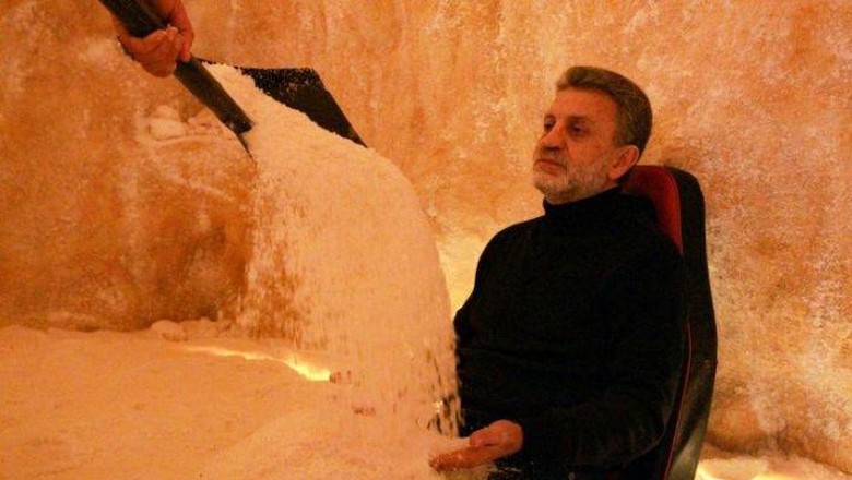 Spa garam di Libya Libya memiliki spa unik yang menggunakan garam untuk terapi. Meski baru dibuka, masyarakat tampak antusias mencoba spa garam ini.