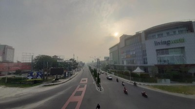 Potret Suasana Pekanbaru Diselimuti Kabut Asap Hari Ini