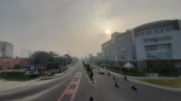Potret Suasana Pekanbaru Diselimuti Kabut Asap Hari Ini