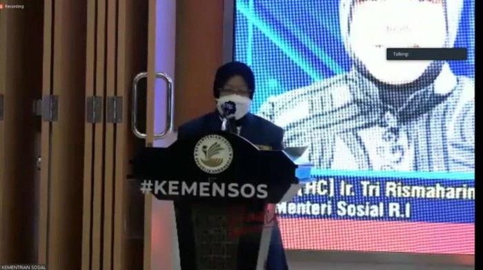 Tangkapan Layar Mensos Tri Rismaharini dalam pengukuhan pengurus Karang Taruna 2020-2025