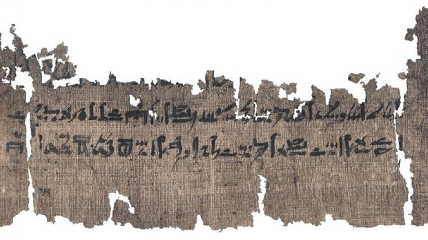 Panduan untuk mumifikasi ditemukan pada sepotong papirus berusia 3.500 tahun yang disebut manuskrip Papirus Louvre-Carlsberg. Teks ini dinamakan demikian karena separuhnya berada di Museum Louvre, Paris, dan separuh lainnya bagian dari Paryrus Carlsberg Collection di University of Kopenhagen, Denmark.Sebelum teks baru ini ditemukan, para ahli hanya memiliki dua teks asli tentang mumifikasi. Proses tersebut dianggap sebagai seni sakral di Mesir kuno, dengan hanya beberapa spesialis yang diinstruksikan tentang cara pembalseman. Pengetahuan tersebut biasanya diteruskan secara lisan dari orang ke orang.