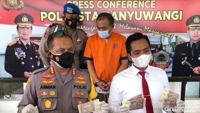 uang asing palsu
