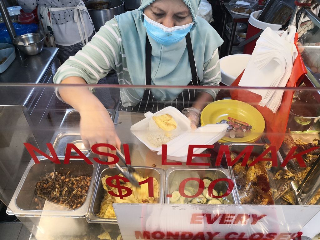 Warung Nasi Ini 34 Tahun Tak Pernah Naik Harga, Alasannya Bikin Haru