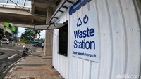 Waste Station ini terletak di dekat Stasiun MRT Blok M, Jakarta Selatan, tepatnya di pintu masuk Mal Blok M. (Andhika Prasetya/detikcom)