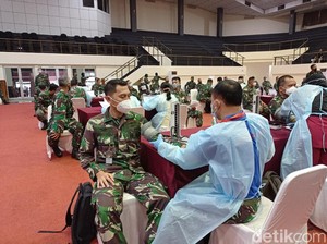 Ribuan Prajurit di Mabes TNI Divaksinasi COVID-19, Begini Suasananya