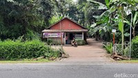 Rumah mungil ini berada di atas tanah seluas 1.000 meter persegi.