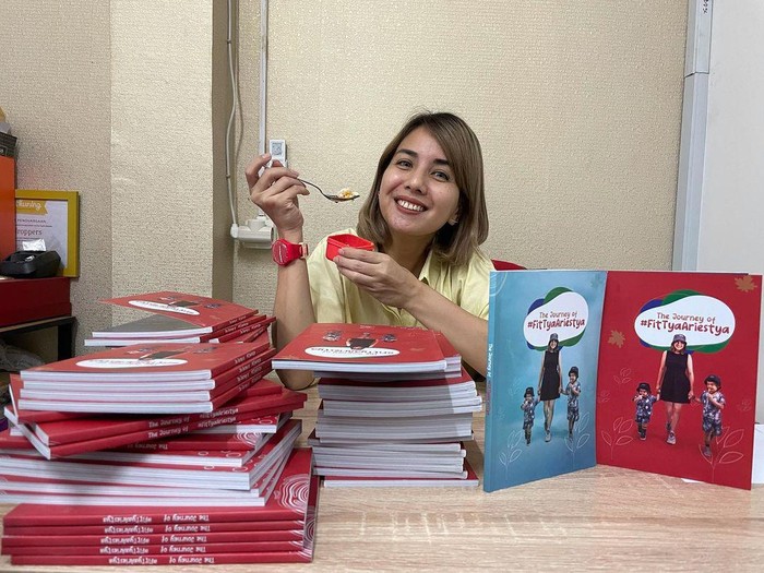 Aktris Tya Ariestya sedang menjadi perbincangan warganet tentang pola dietnya. Aktris Tya Ariestya sedang menjadi perbincangan warganet tentang pola dietnya.