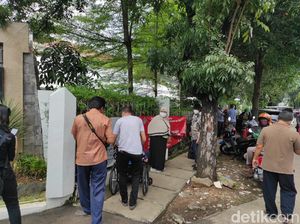 Saat Misinformasi Bikin Lansia di Jakarta Antre Demi Divaksinasi