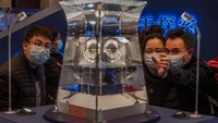 China berhasil membawa batuan dari Bulan dan mengundang antusias warga untuk turut melihat hasil contoh batuan dari Bulan tersebut.  