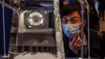 Antusias Warga China Lihat Batuan yang Diambil dari Bulan