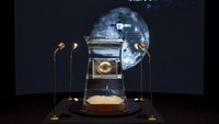 Batuan dari Bulan diletakkan di dalam wadah dari kristal buatan berbentuk bejana anggur yang biasa digunakan untuk ritual masyarakat China.  