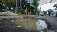 Diketahui, Penataan trotoar ini menggunakan dana Anggaran Pendapatan dan Belanja Daerah (APBD) DKI Jakarta 2021 senilai Rp 60 miliar.