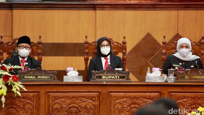 Bupati Banyuwangi Ipuk Fiestiandani mengusulkan adanya ”audit keselarasan” program pemerintah kabupaten dengan provinsi dan pusat. Audit ini penting untuk mewujudkan pembangunan yang terintegrasi dari pusat ke daerah.