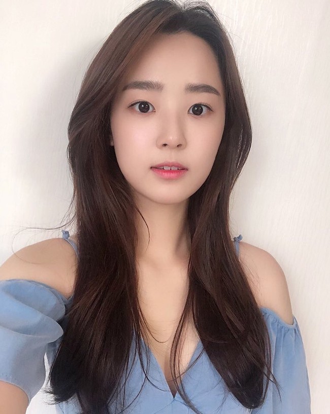 Sang korban mengaku melindungi sahabatnya sejak SD saat dibully. Ia kemudian mempertanyakan ‘hasutan’ Choi Ye Bin, hingga menjauhi sahabat lamanya dan berubah dalam sehari. Foto: Instagram yebin__