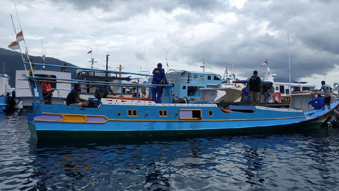 Ditpolair Polda NTT menindak enam orang nelayan yang menangkap ikan menggunakan bahan peledak jenis bom botol bir (dok Polda NTT)