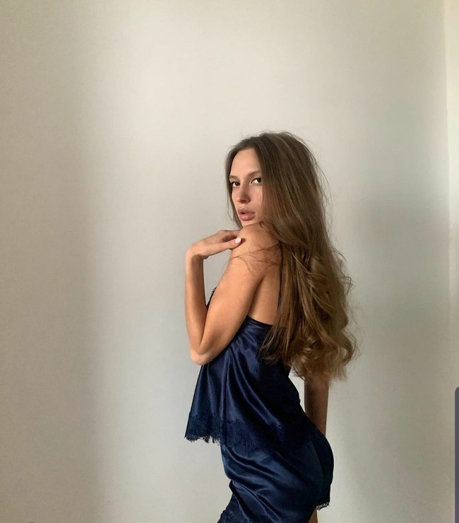 Ini wasit sepakbola yang sensasional, lantaran punya wajah cantik. Kenalan dengan sang wasit cantik bernama Ekaterina Kostyunina. Foto: Dok. Instagram